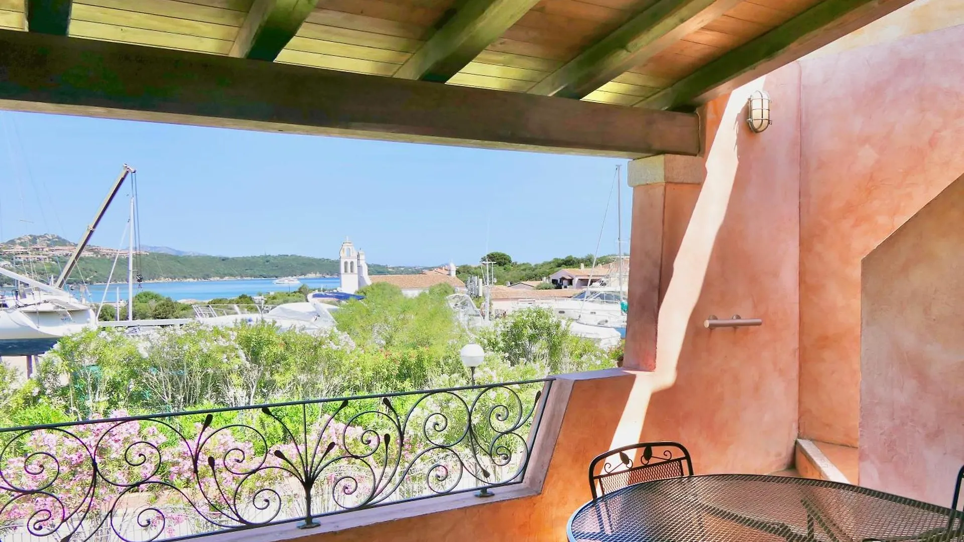 Aparthotel Isa-Residence With Private Beach In Marinella Italia